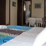 Maria & *